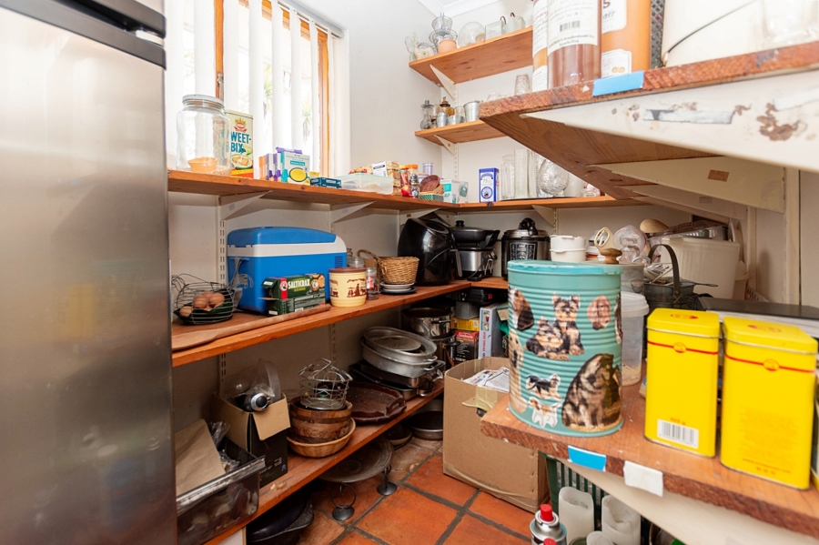 4 Bedroom Property for Sale in Middedorp Western Cape